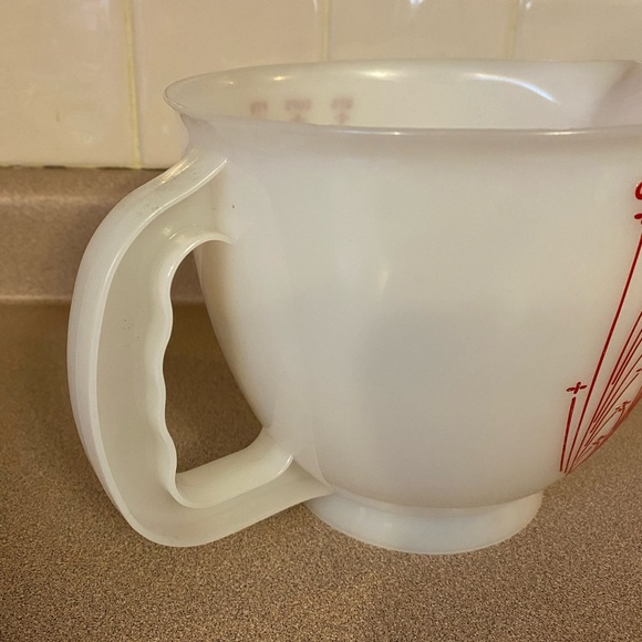 Vintage Tupperware Measuring Cup with Red Markings - Picture 3 of 10
